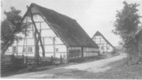 Typisches Heuerhaus in Südoldenburg im 19. Jahrhundert - typical Heuerhaus in South Oldenburg in the 19th century. Quelle/source: FRIEMERDING, MIGOWSKI: Damme im Kaiserreich